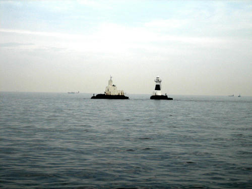 海鹿島灯台と波浪観測所